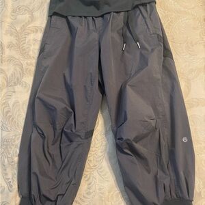 Lululemon grey fold down capri pants size 10